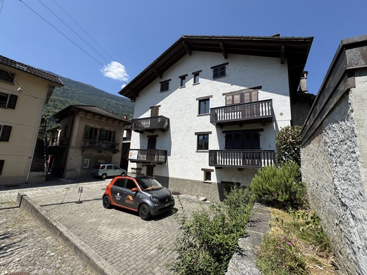 🏡 Malvaglia | Mehrfamilienhaus mit 3 Wohnungen und Rustico